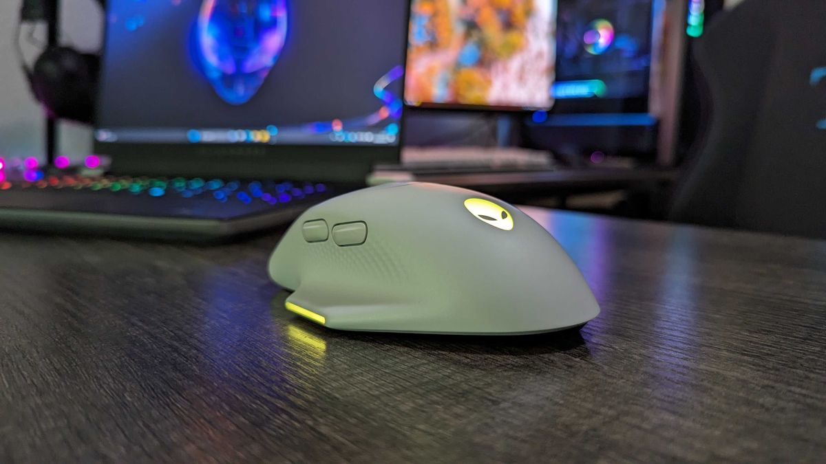 Alienware Wireless Gaming Mouse Aw M Review A Comfortable