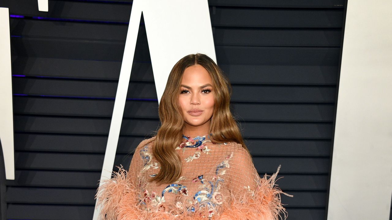 beverly hills, california february 24 christine teigen attends 2019 vanity fair oscar party hosted by radhika jones at wallis annenberg center for the performing arts on february 24, 2019 in beverly hills, california photo by daniele venturelliwireimage