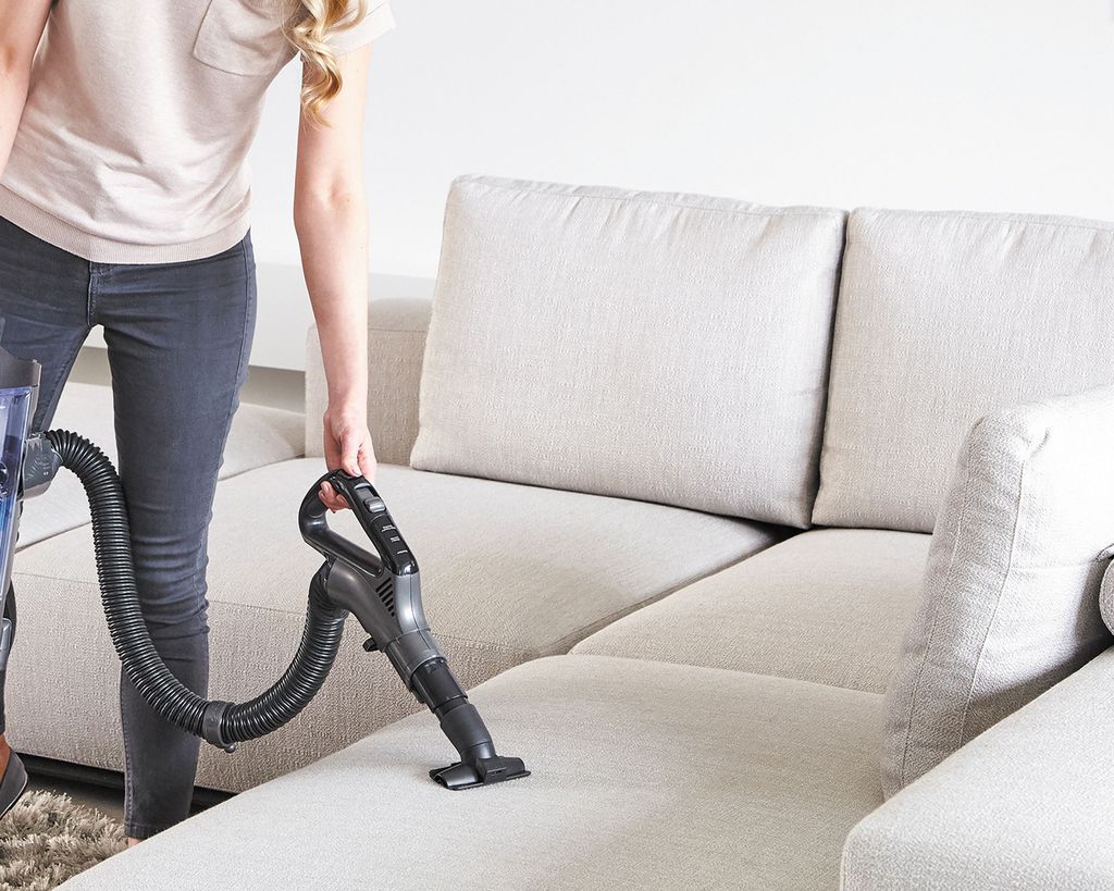How do I stop my vacuum cleaner from smelling?