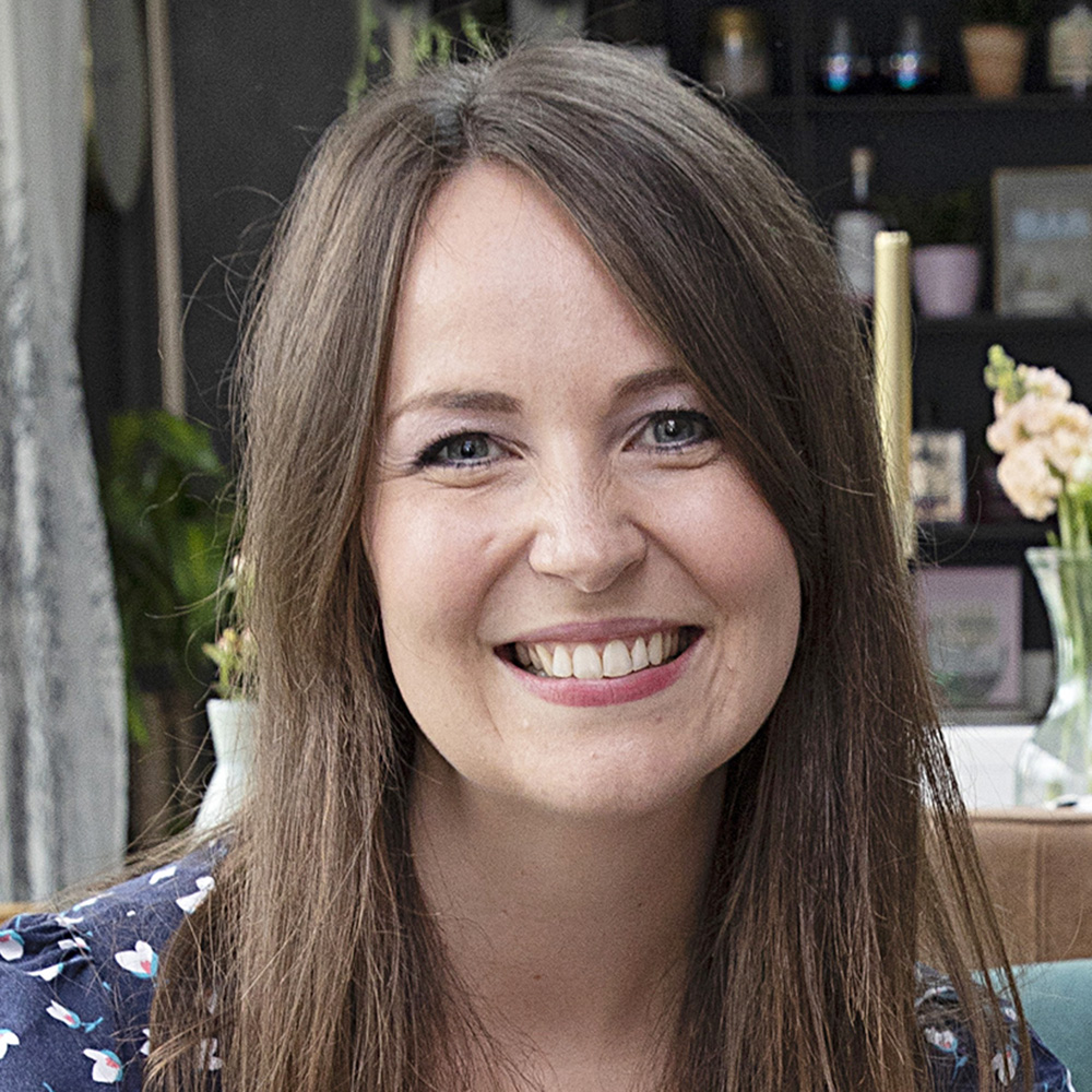 Head shot of Laura Crombie