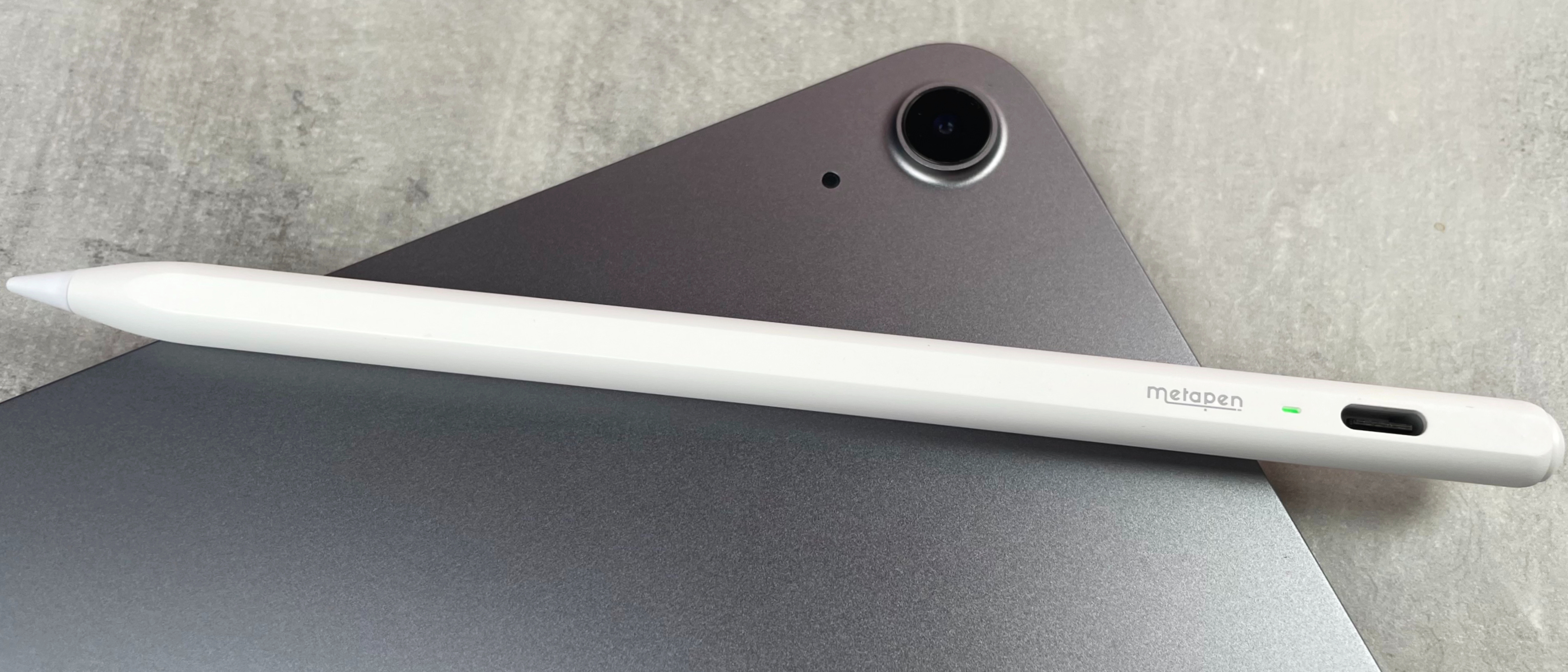 The Metapen Pencil Air8 lying across the back of an iPad