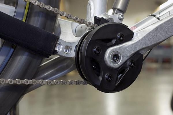 The innovative HammerSchmidt is incredibly compact yet offers two useful gear ratios.