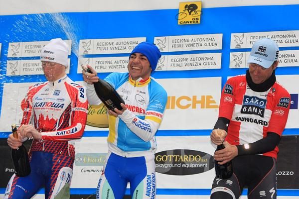 The Giro del Friuli podium finishers uncork the bubbly.