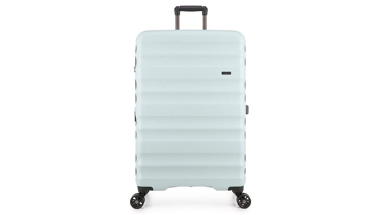 How to pack carryon luggage correctly 8 essential tips T3