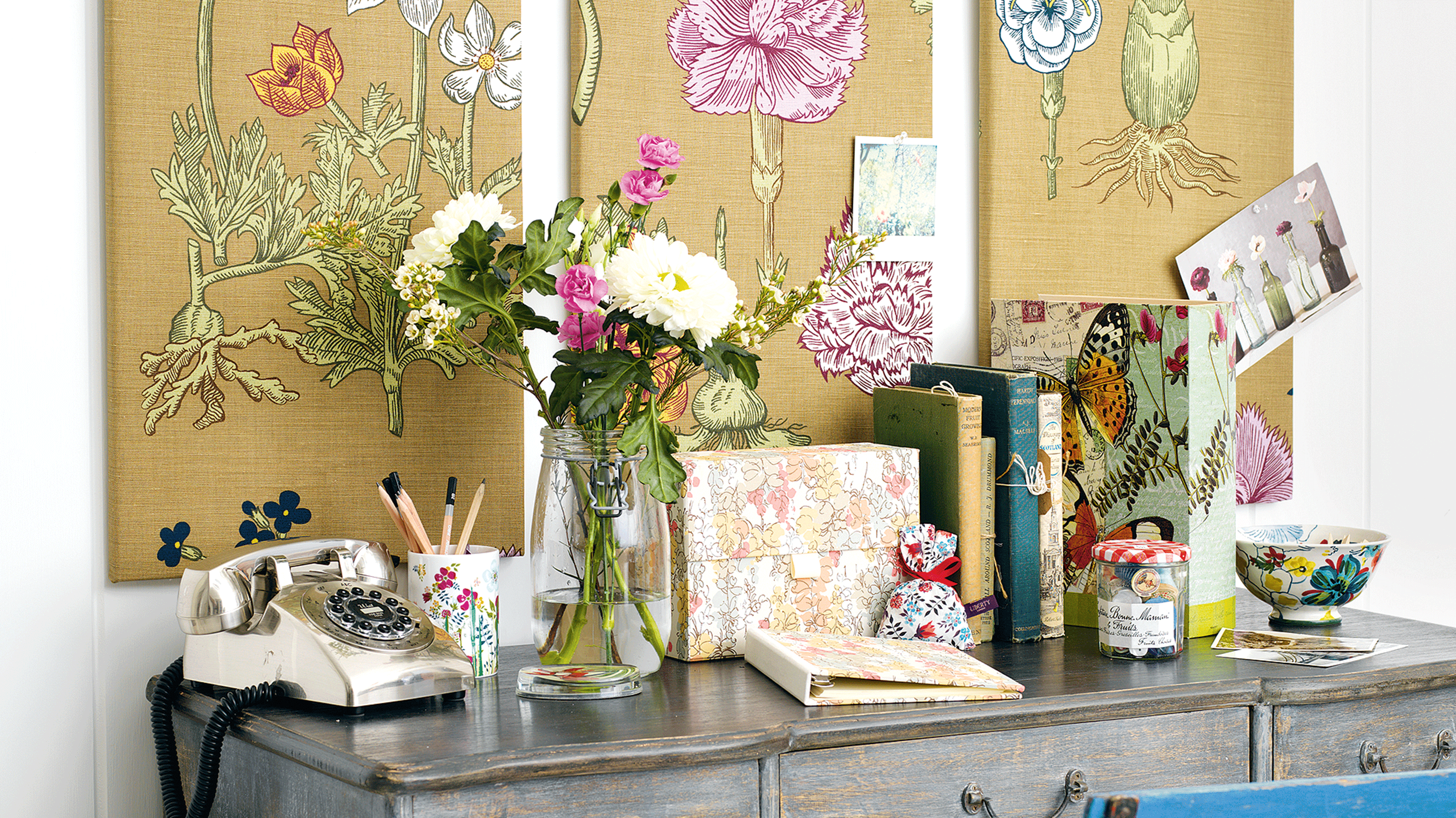 Floral pin board with flowers on desk