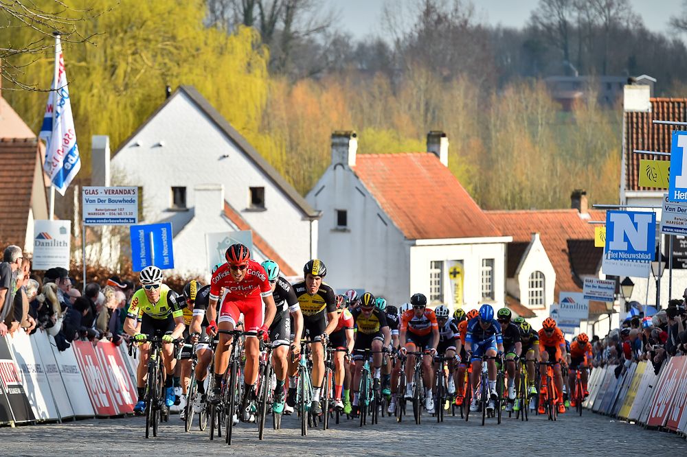 The sprinters approach the finish of Nokere Koerse