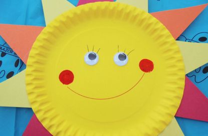 Paper plate crafts: how to make a sun | GoodtoKnow