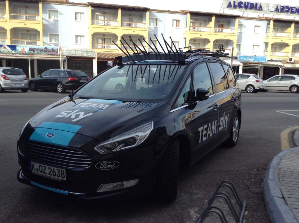 A support staff Ford