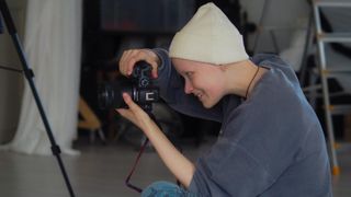 An image of 16 year old Elizabeth Hatton, an aspiring photographer battling terminal cancer 