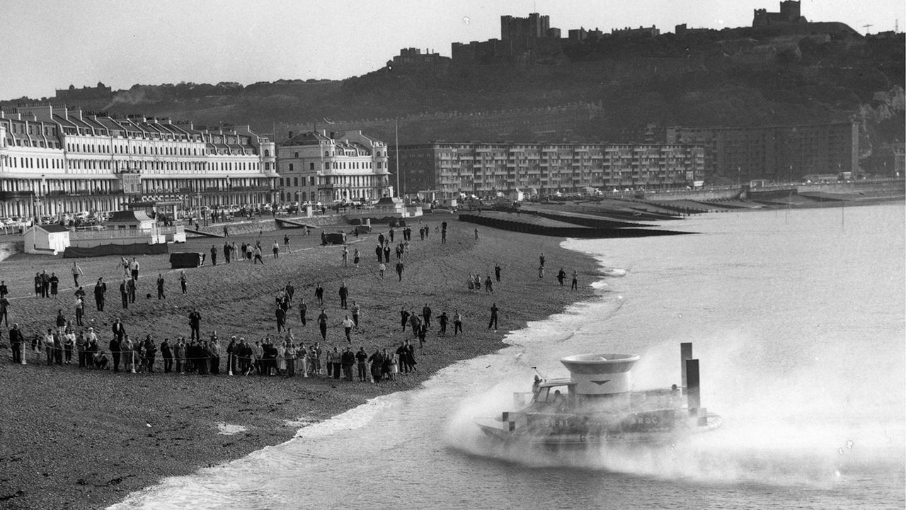 SR-N1 arriving in Dover © Edward Miller/Getty Images