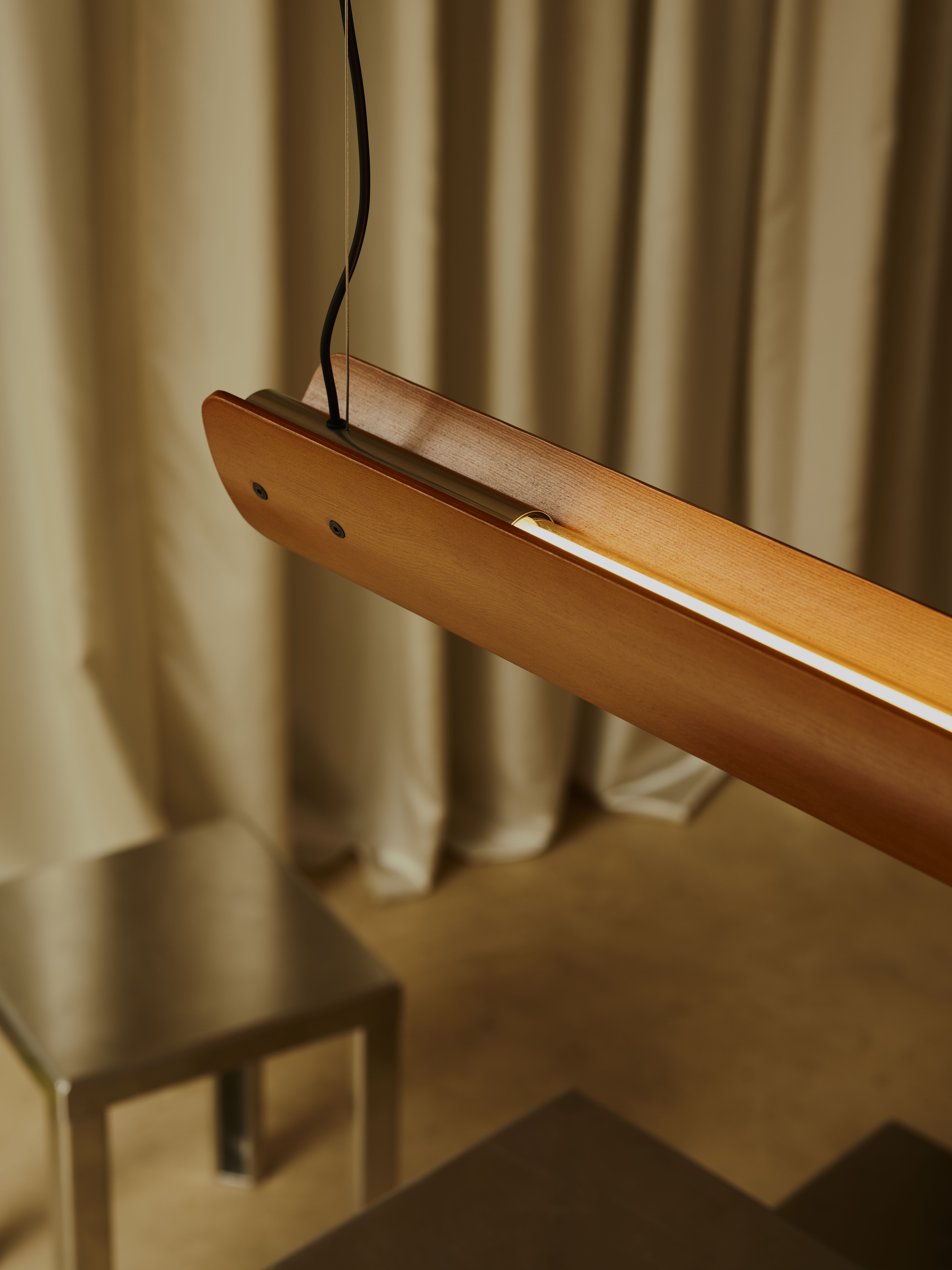 Tobia Scarpa light for Flos made of two wooden slats on each side of the light source