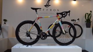 This eye-catching Saffron is a mix of steel and carbon and features an integrated seat mast