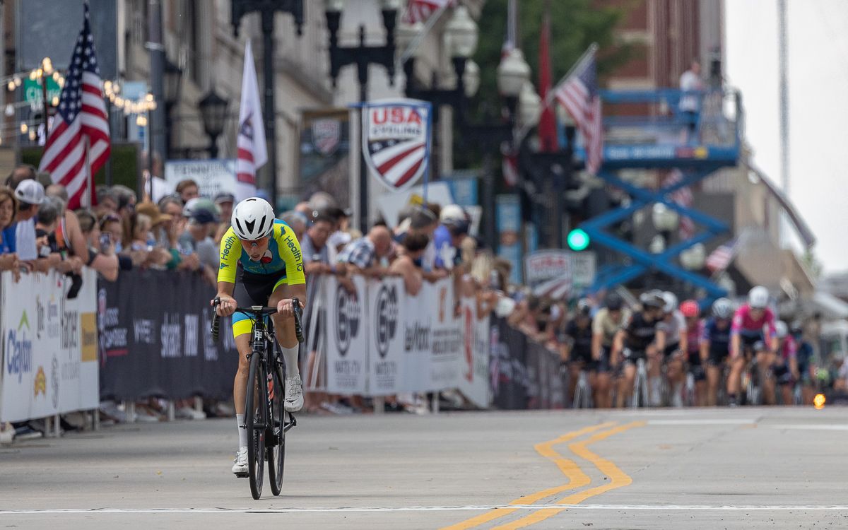 In what was perhaps the boldest move of the day, Lisa Cordova put in a monster effort to open up significant gap with 3 laps to go.