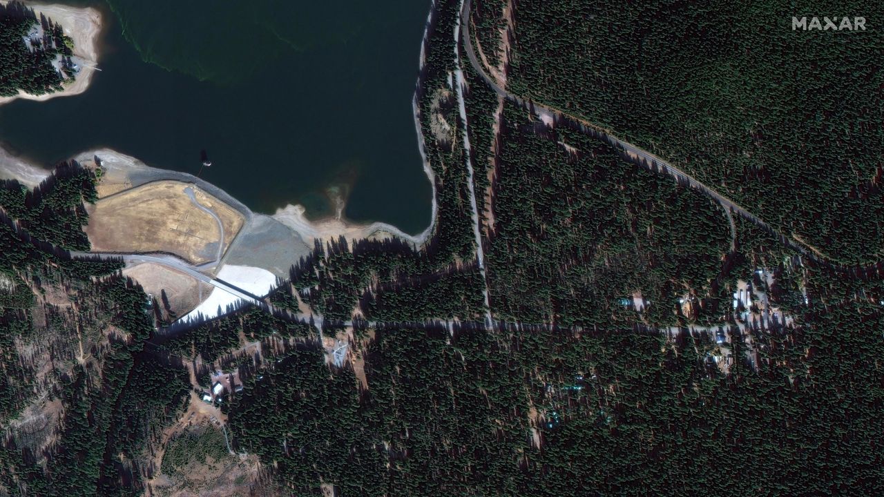 Earth observation satellites of U.S operator Maxar Technologies captured detailed images of devastating fires raving northern California. The images, taken on Sunday, August 8, show areas hit by the Dixie wildfire, the second most devastating wildfire in California&rsquo;s history. This image captures the area around Lake Almanor before the fire broke out.