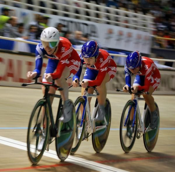 The British women's team pursuit team en route to third.