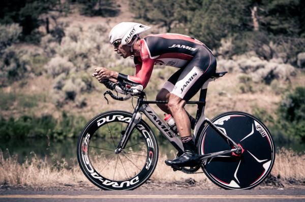 Luis Amaran (Jamis) heading in for his stage win.