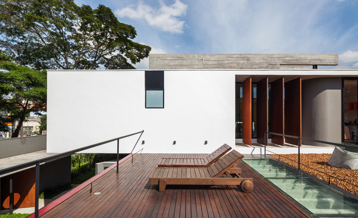 A decked roof terrace adds a further option for al fresco entertainment to a house that elegantly combines indoors and outdoors