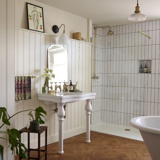 Bathroom with tongue and groove wall panelling