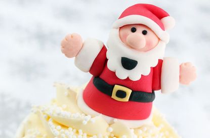 Santa cake decoration 