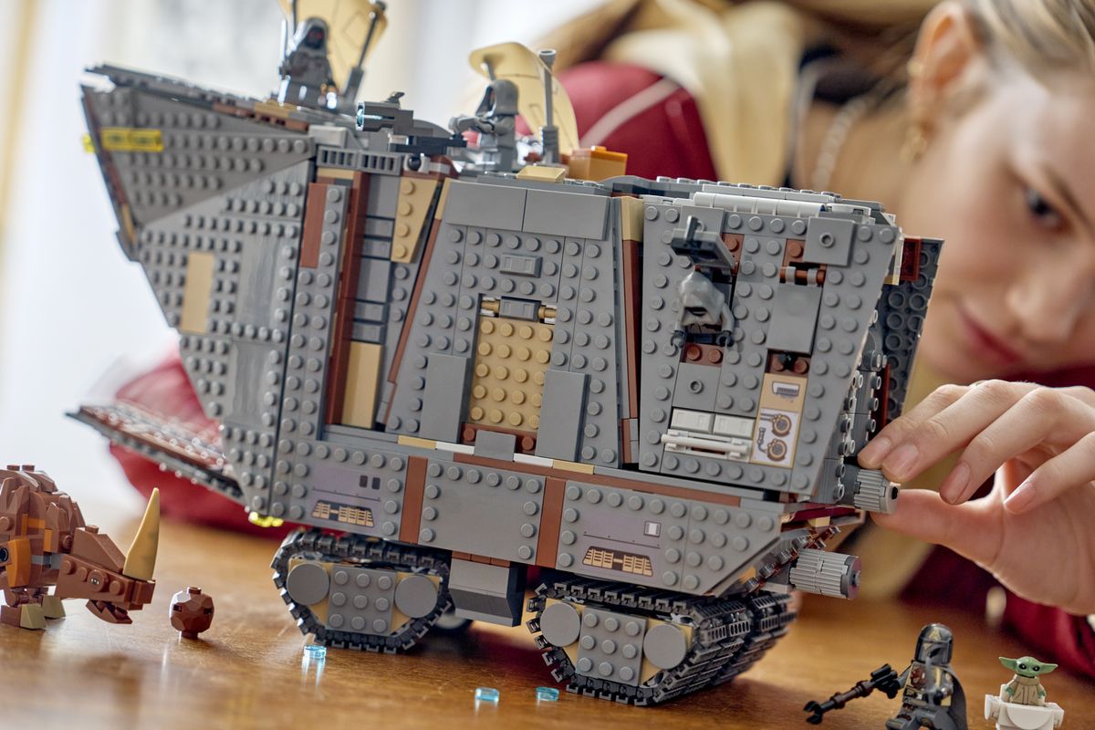 Lego Star Wars Offworld Sandcrawler and Mudhorn set