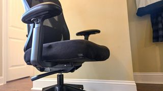 A closeup of the seat cushion and armrests on t he FlexiSpot C5 office chair