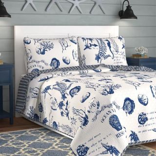 Coastal bedding blue and white scheme bedroom 