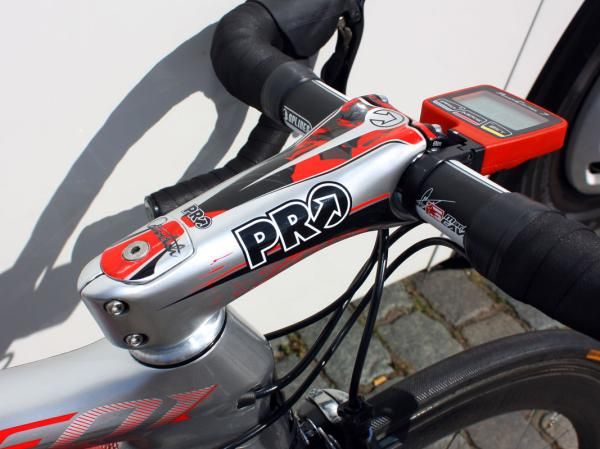 Cavendish's own PRO signature series stem was installed for Stages 2 and 3 but was swapped out for the older block-style model for Stage 4.