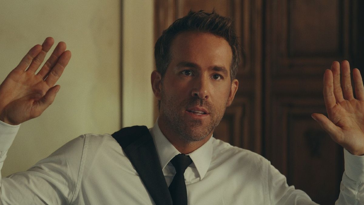 Ryan Reynolds in Red Notice