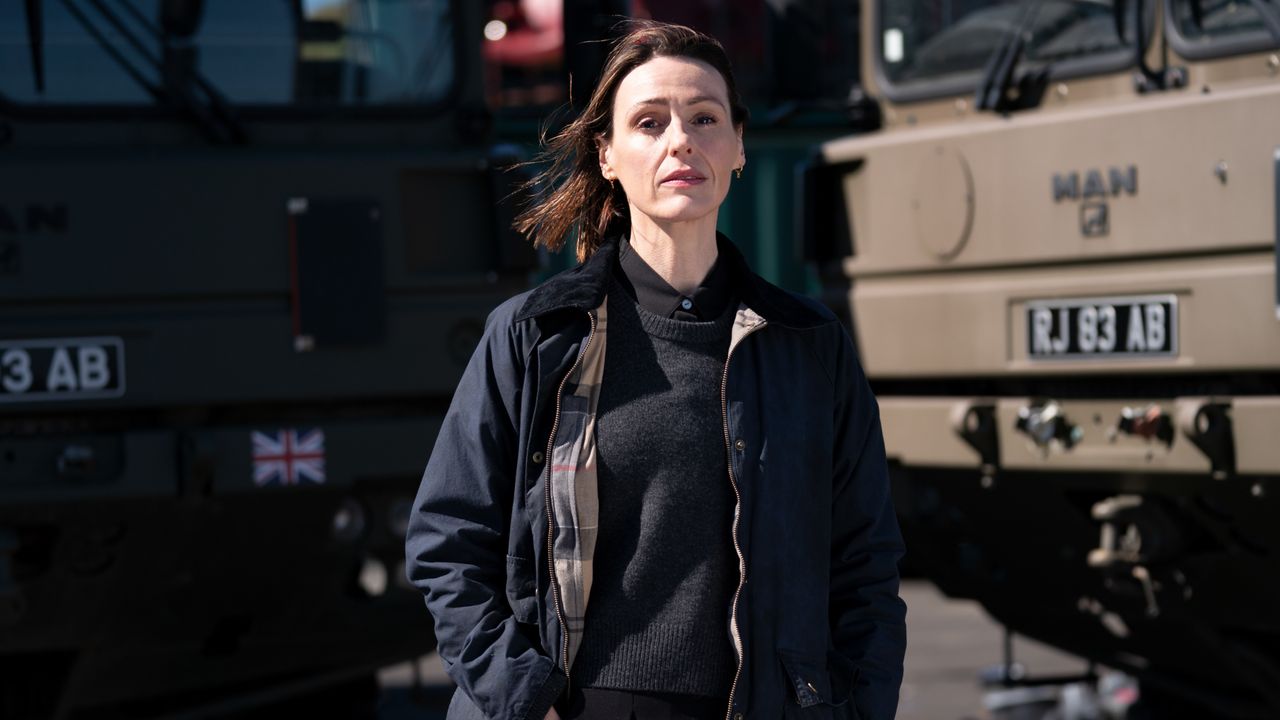 Amy Silva (SURANNE JONES)