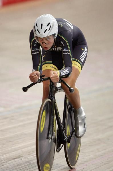 Sarah Kent (WA) on her storming ride in the women's individual pursuit final