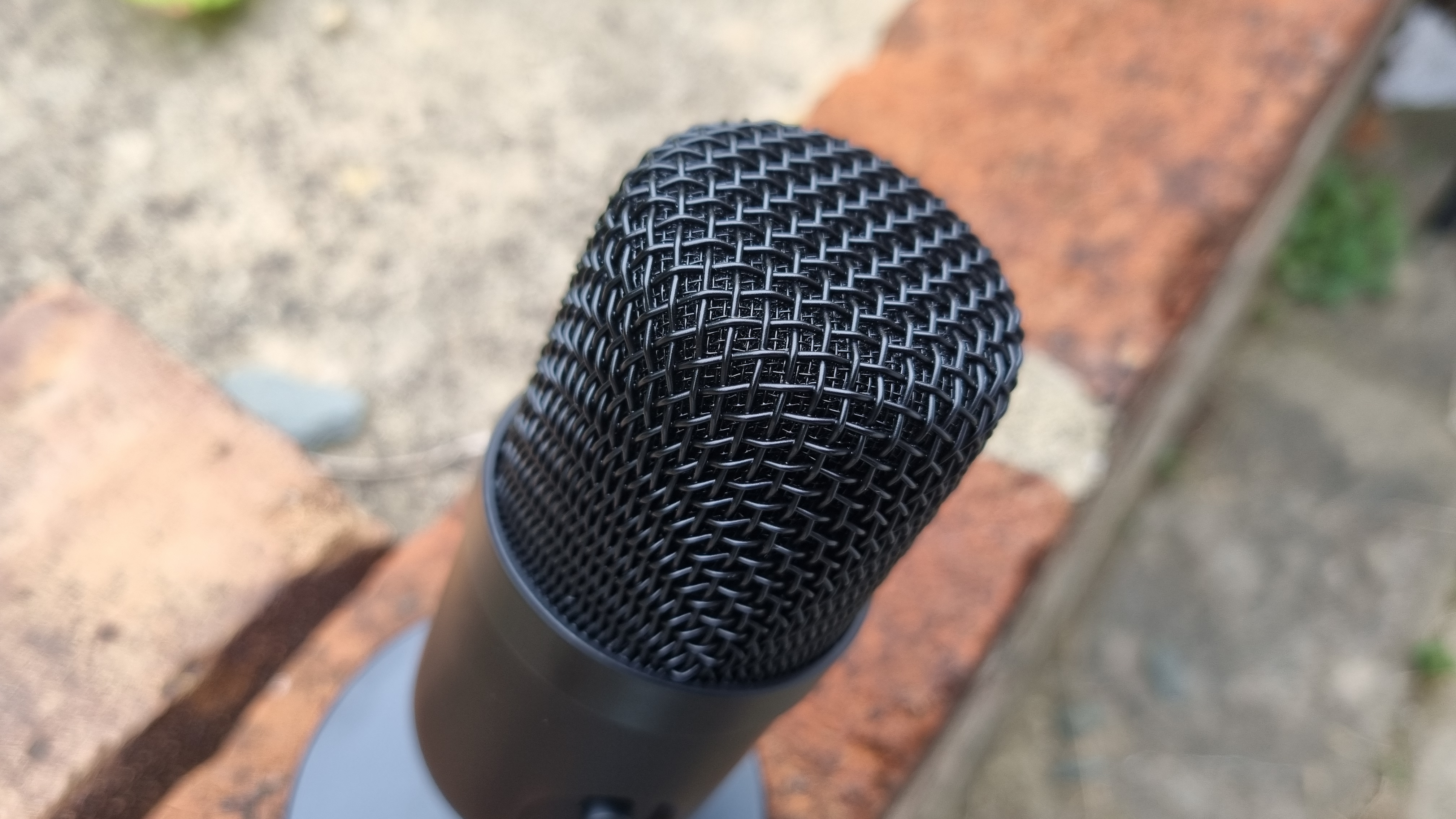 The mic grille of the Amazon Basics USB Condenser microphone