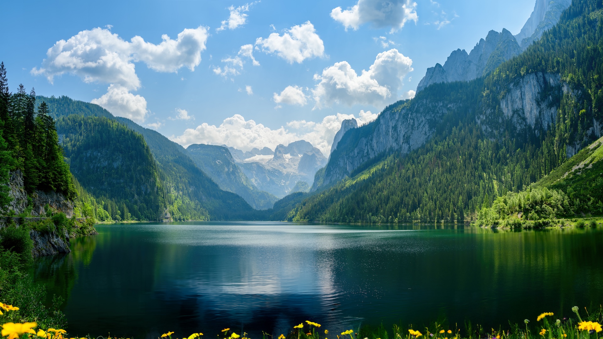 Gosausee, a beautiful lake with moutains in Salzkammergut, Austria.