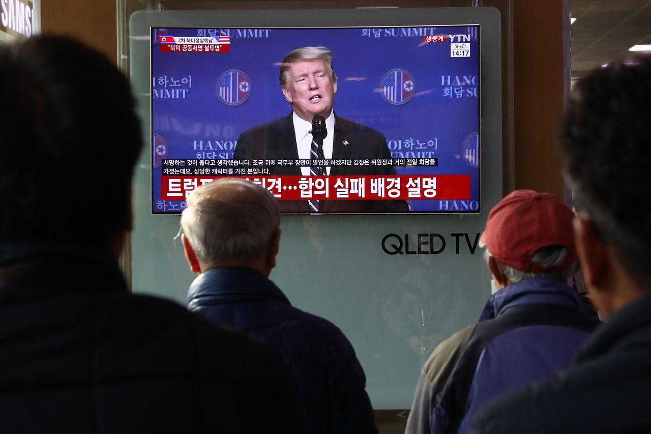 Trump in Hanoi on television