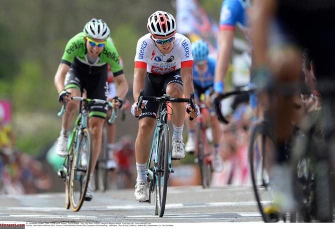 Michał Kwiatkowski and Bauke Mollema cross the line together