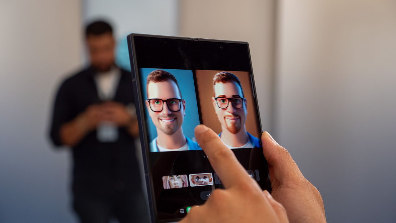 Using the AI portraits feature on the Galaxy Z Fold 6
