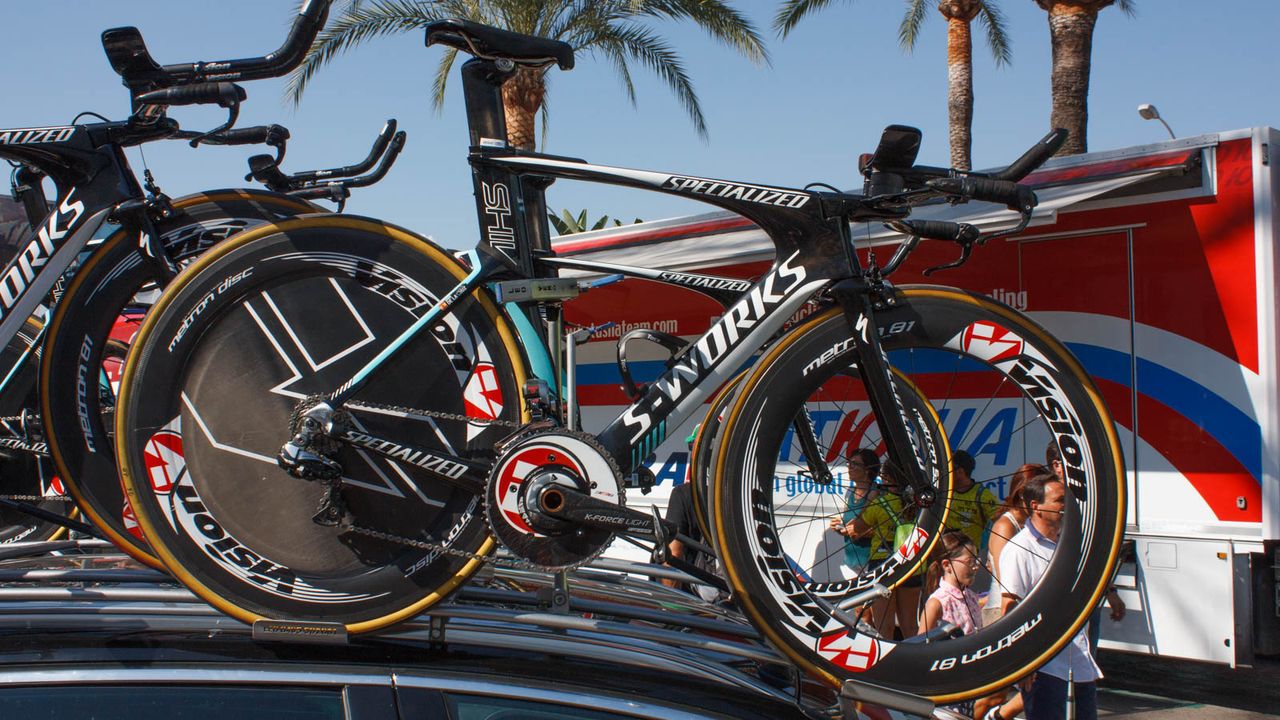 Etixx-Quickstep is another team on the Specialized Shiv. The bikes are built with Dura-Ace, FSA and Vision parts (Matthew Allen / Immediate Media)