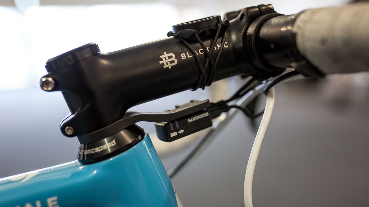 The Di2 junction box mount is integrated as a spacer above the CeramicSpeed headset