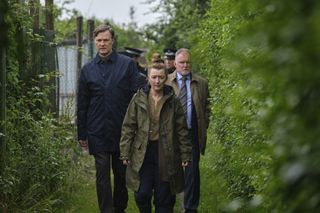 Ian St Clair (DAVID MORRISSEY), Julie Jackson (LESLEY MANVILLE), Kevin Salisbury (ROBERT GLENISTER)