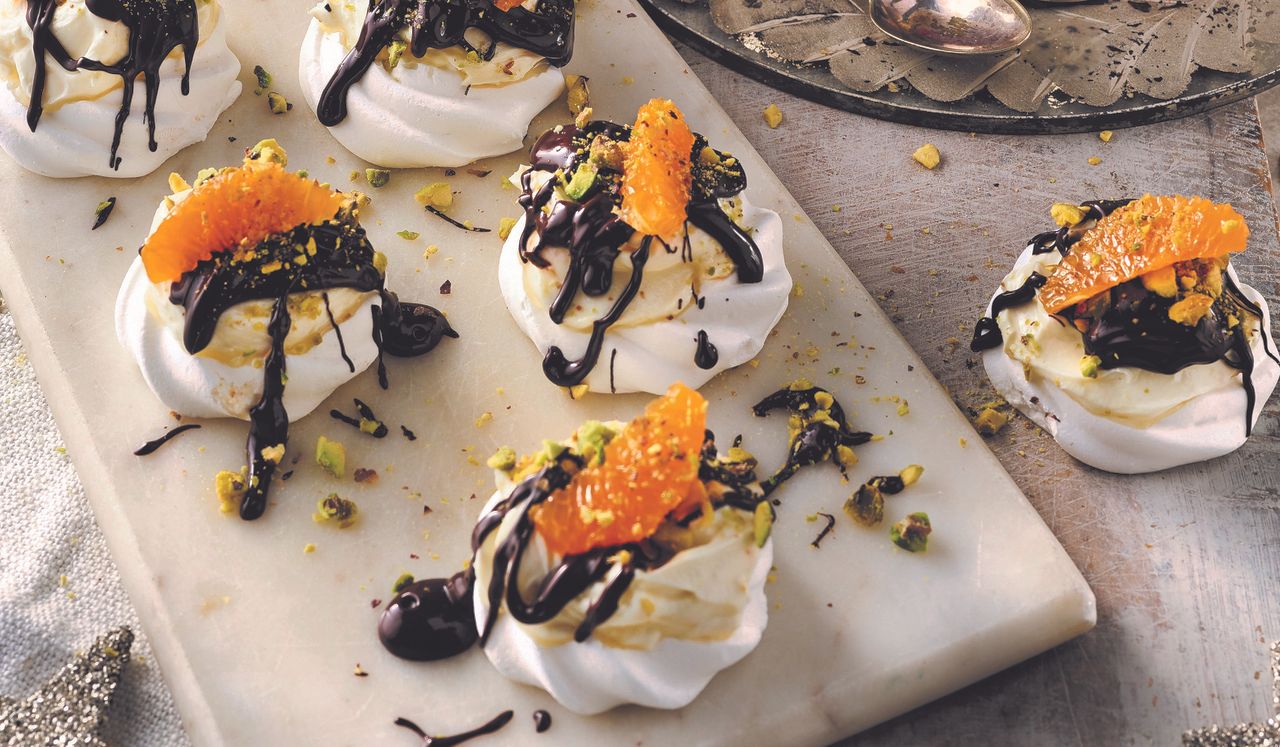 Mini clementine pavlovas