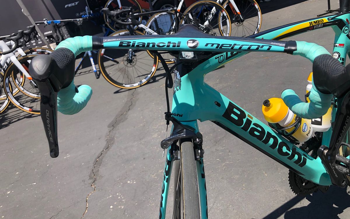 Vision Metron integrated, aero handlebars in Bianchi celeste