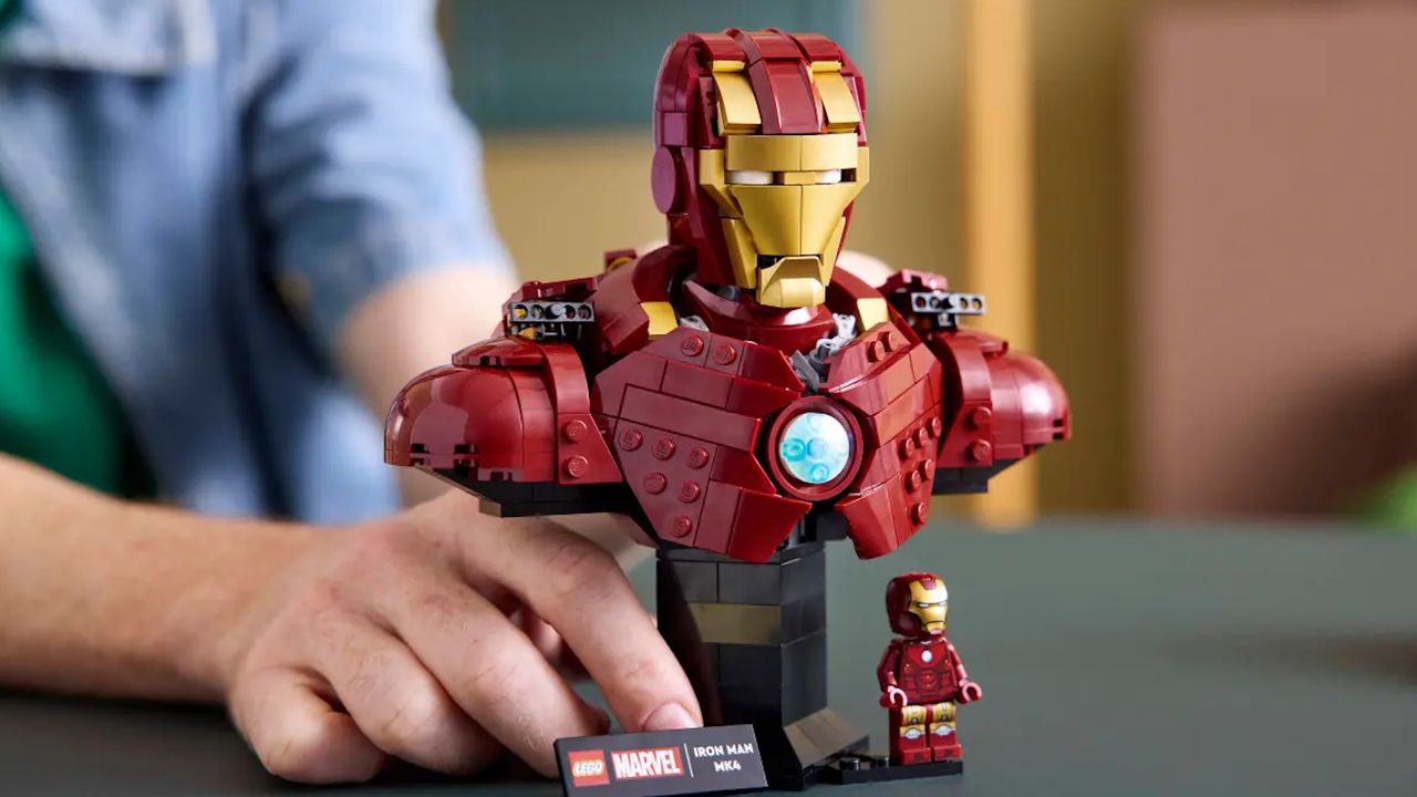 Lego Iron Man MK4 Bust in situ