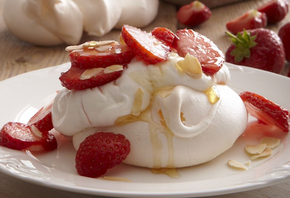 Mini Strawberry Pavlovas 