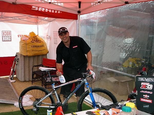 SRAM mechanic Dylan Sprung being a perfectionist, polishing one of the Torq team bikes