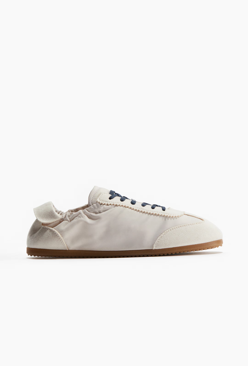 An image of H&amp;amp;M white trainers.