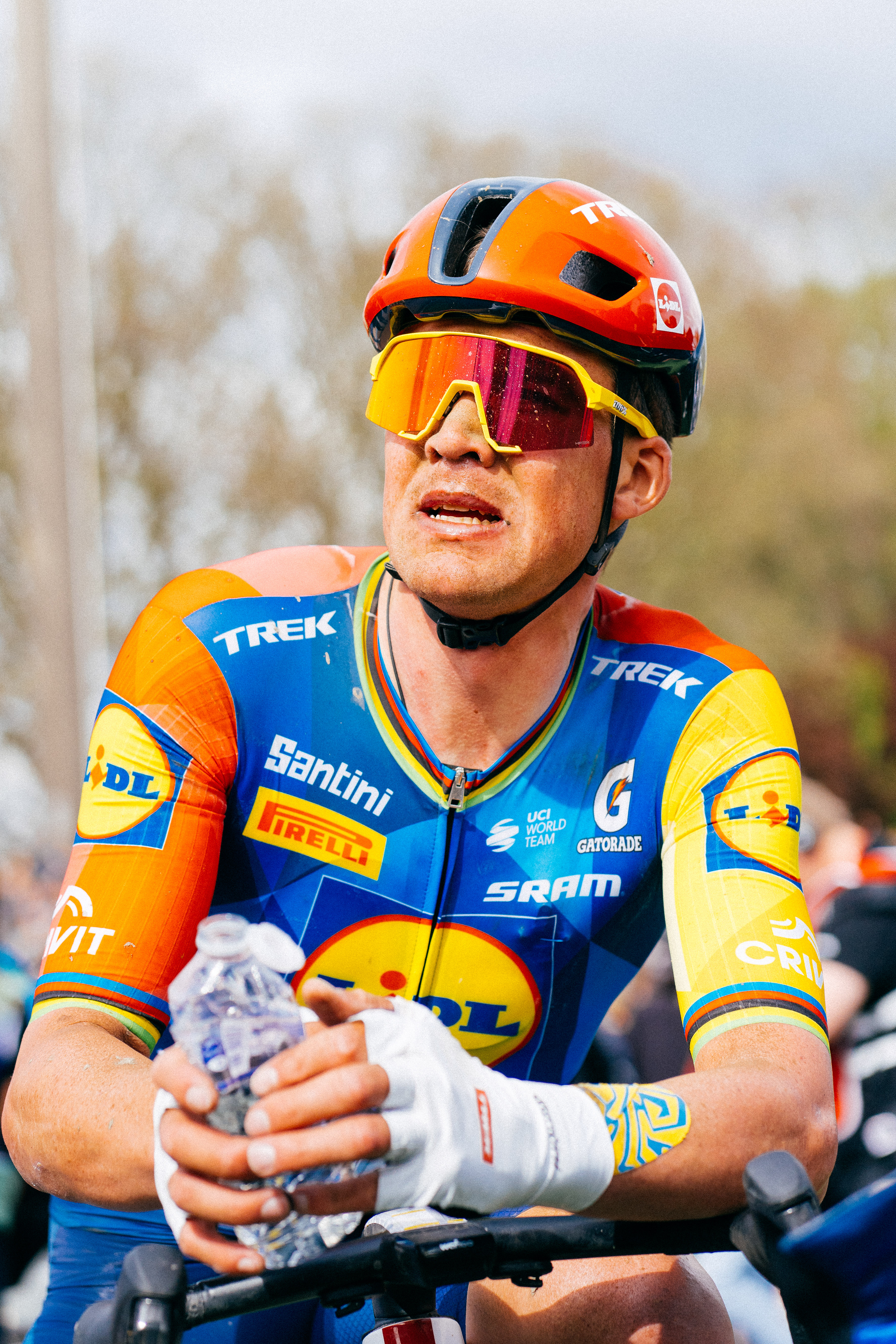 Los corredores de la París-Roubaix en la meta