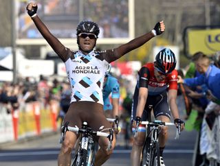 Carlos Betancur wins stage five of the 2014 Paris-Nice