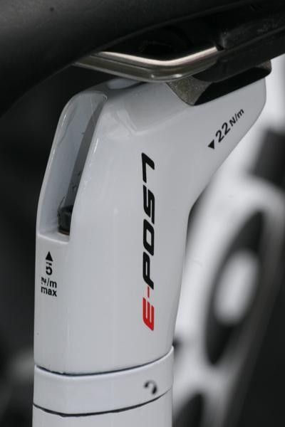 Close-up of the seatpost crown.