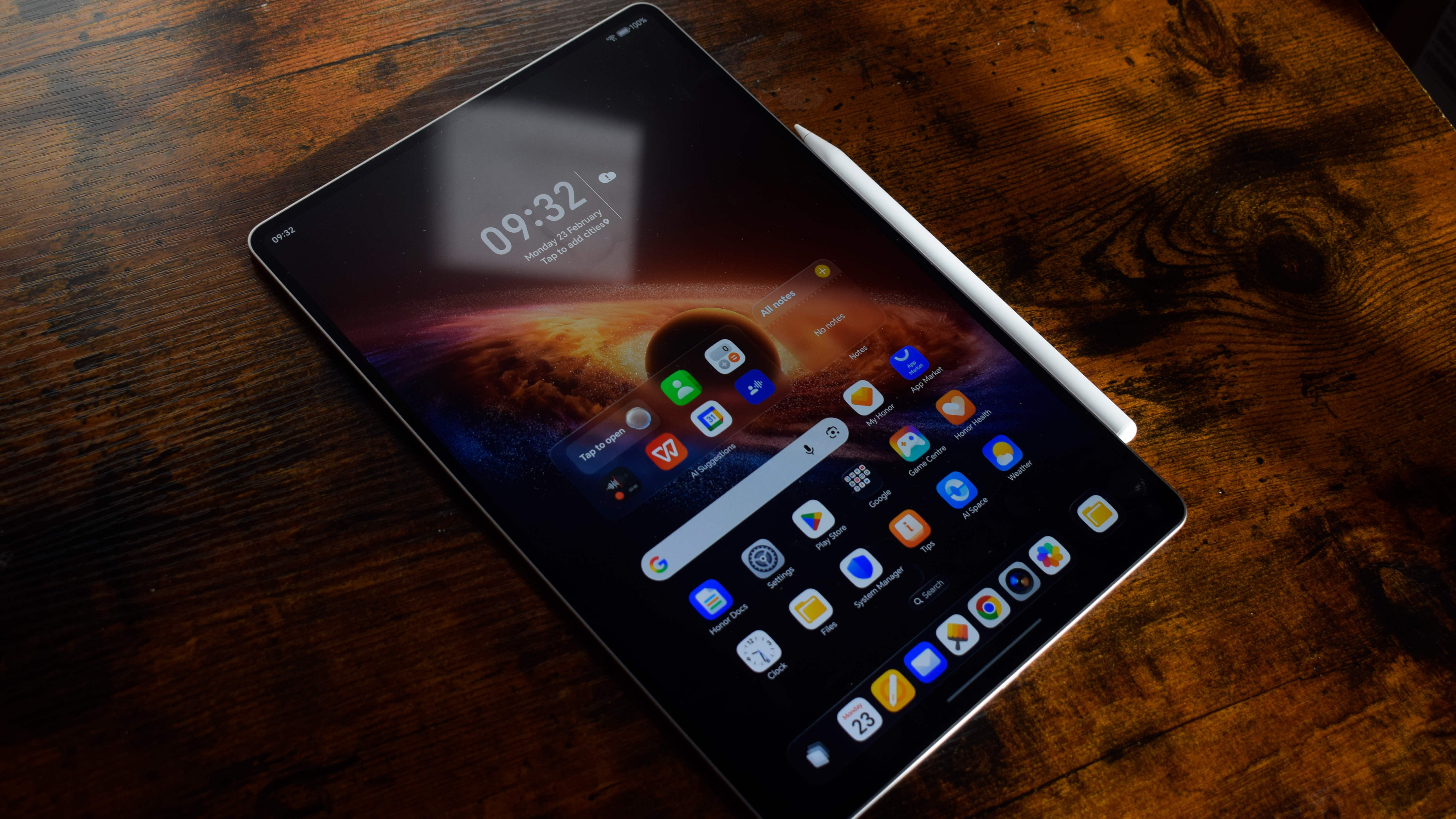 The Honor MagicPad 4 on a desk