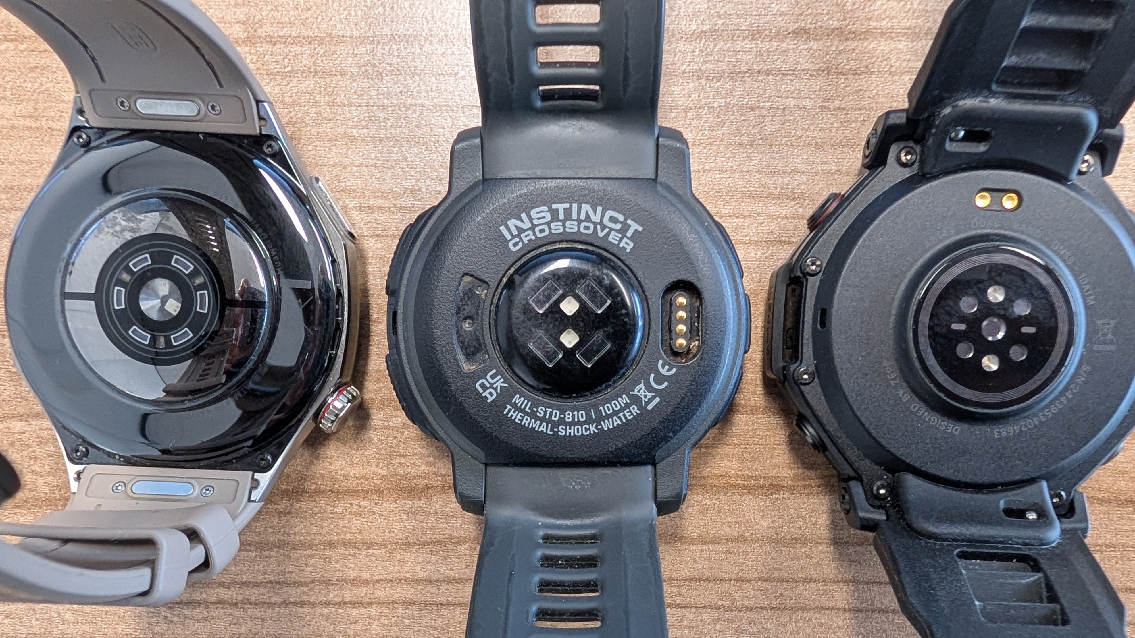 Drie smartwatches naast elkaar