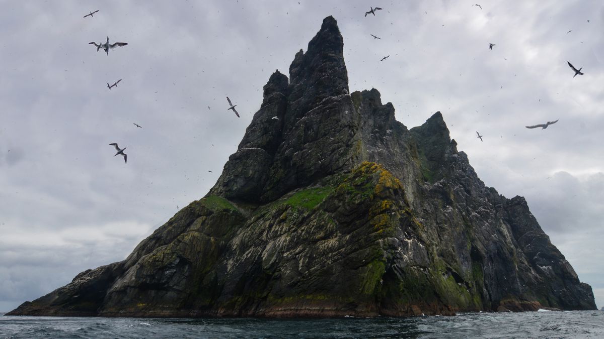 Jagged dark peaks on the Ocean -